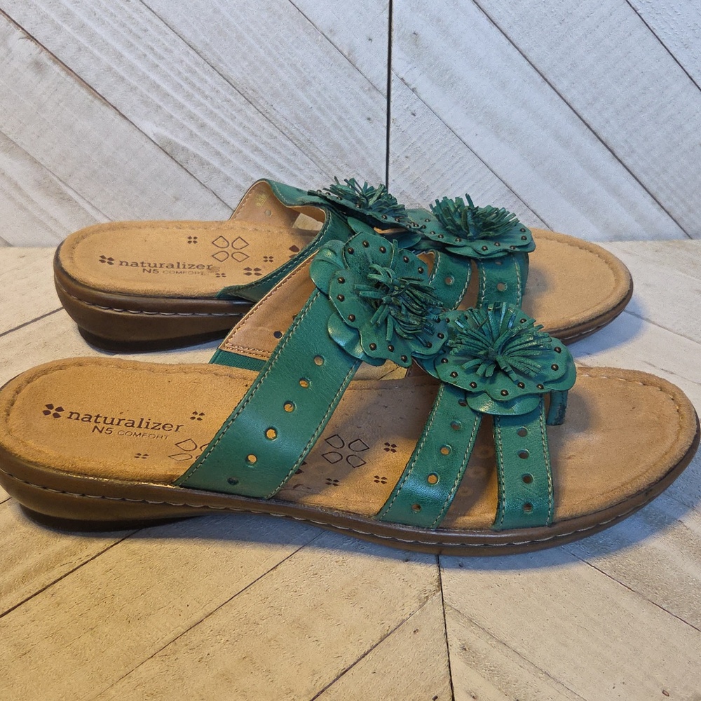 Naturalizer N5 Comfort Thong Sandals Green Teal Floral Embellishments Slip On - Picture 2 of 9